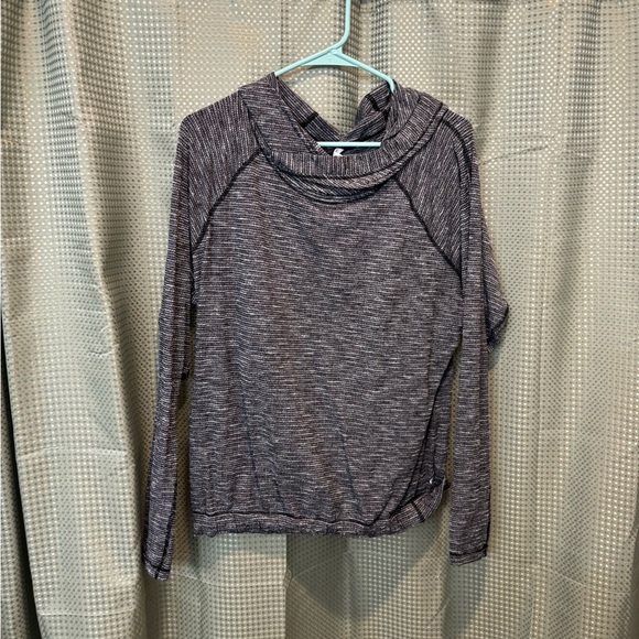 lululemon athletica Tops - Lululemon Gray Long Sleeve Sweatshirt with Cowl Neck Size 6 or 8